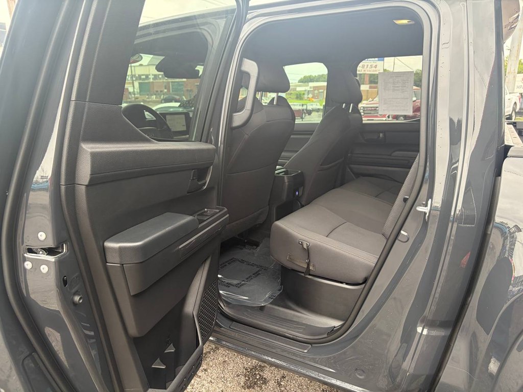 Photo 11 of this TOYOTA TACOMA