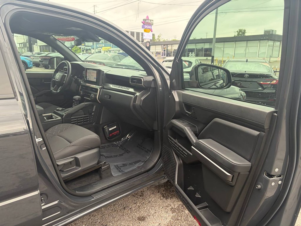 Photo 12 of this TOYOTA TACOMA