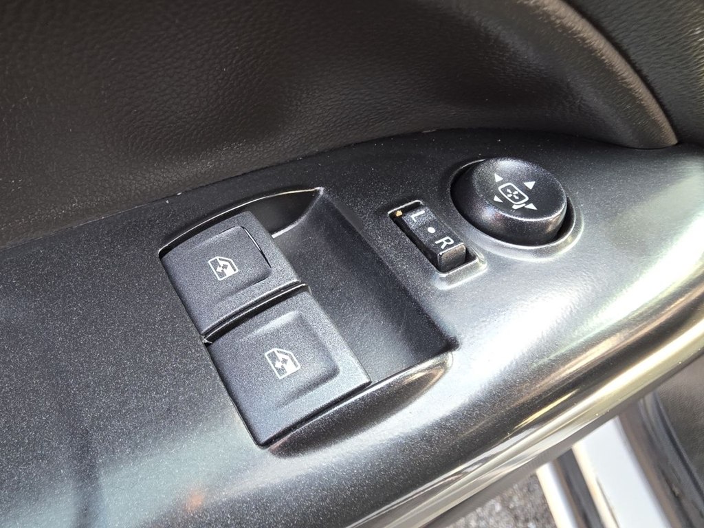 Photo 30 of this CHEVROLET COLORADO