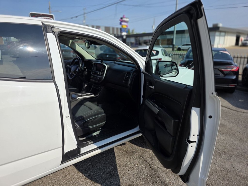 Photo 12 of this CHEVROLET COLORADO