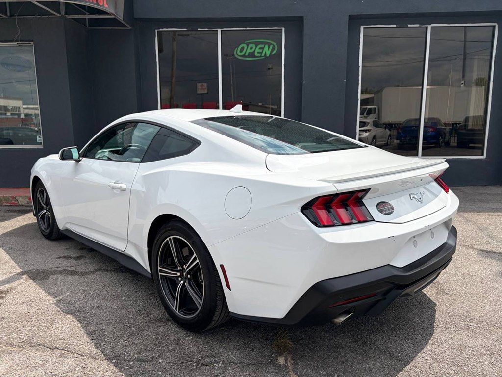 Photo 4 of this FORD MUSTANG