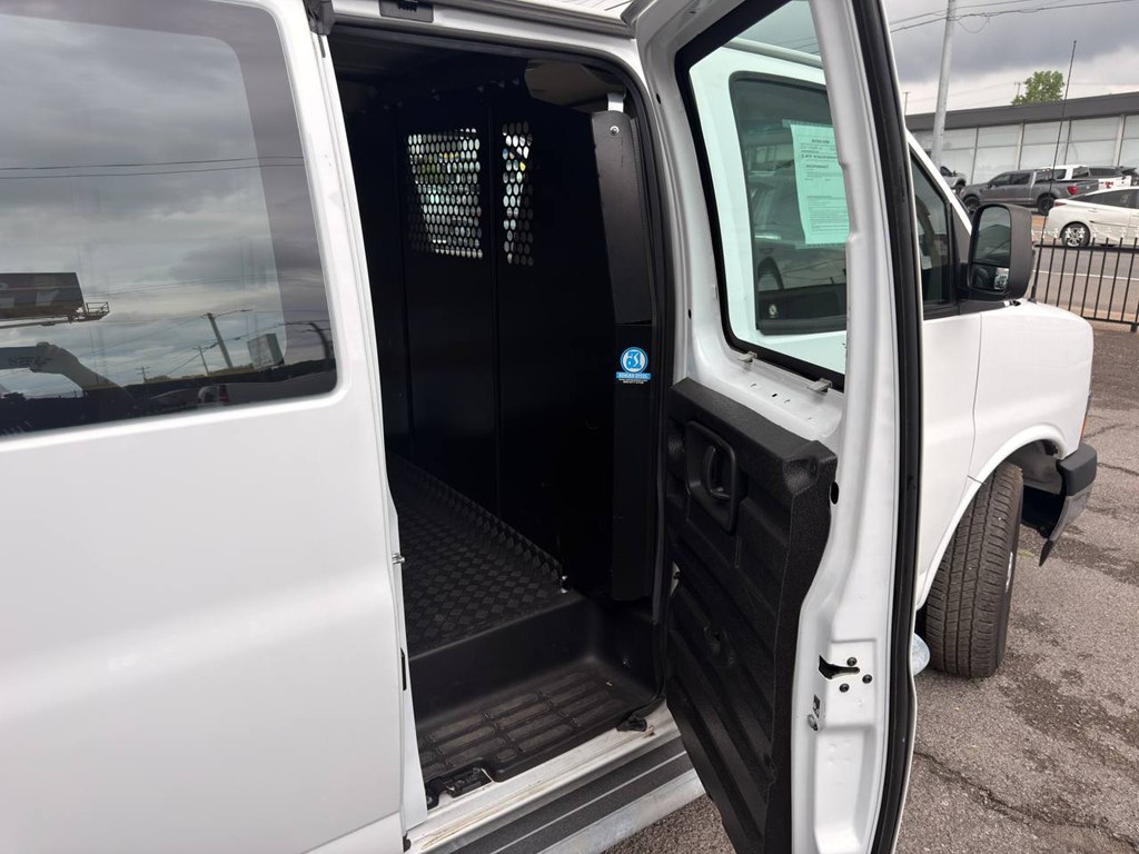Photo 13 of this CHEVROLET EXPRESS G2500