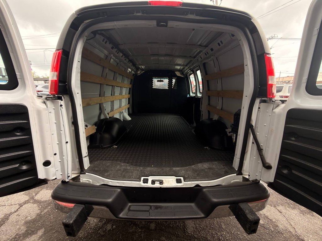 Photo 11 of this CHEVROLET EXPRESS G2500