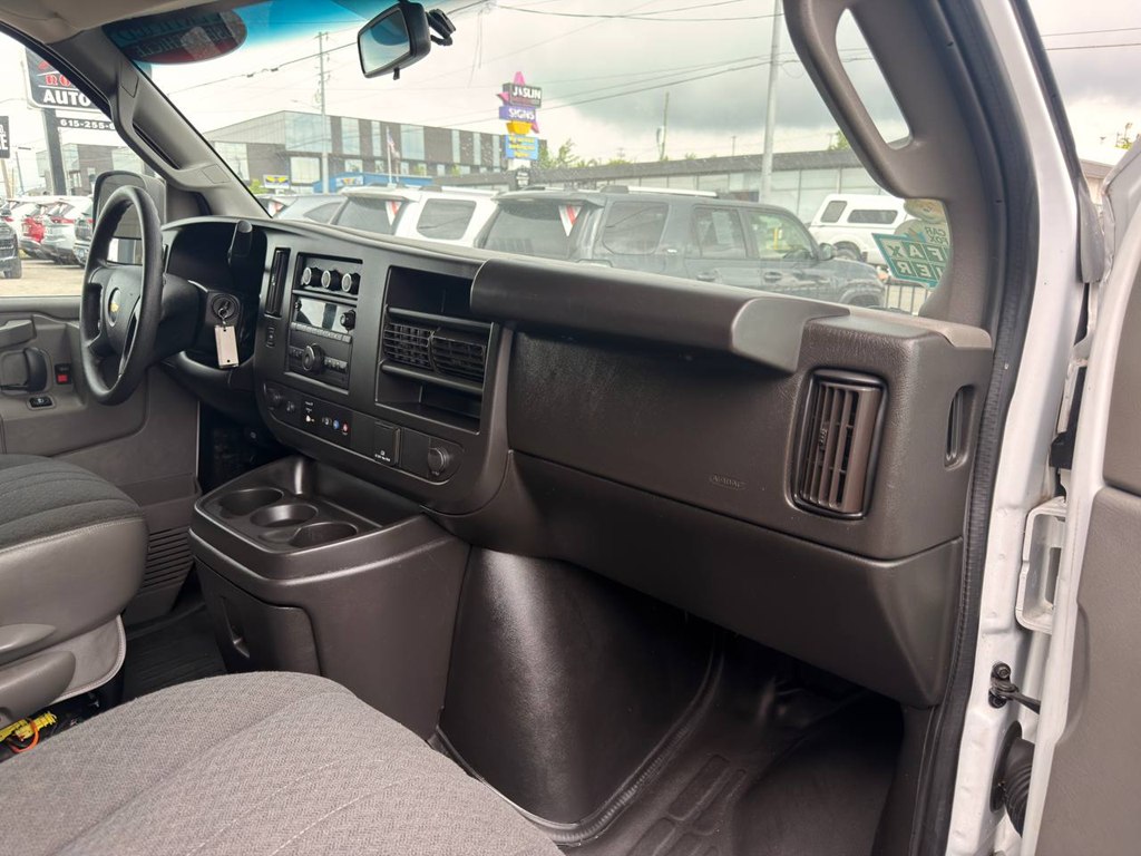 Photo 17 of this CHEVROLET EXPRESS G2500