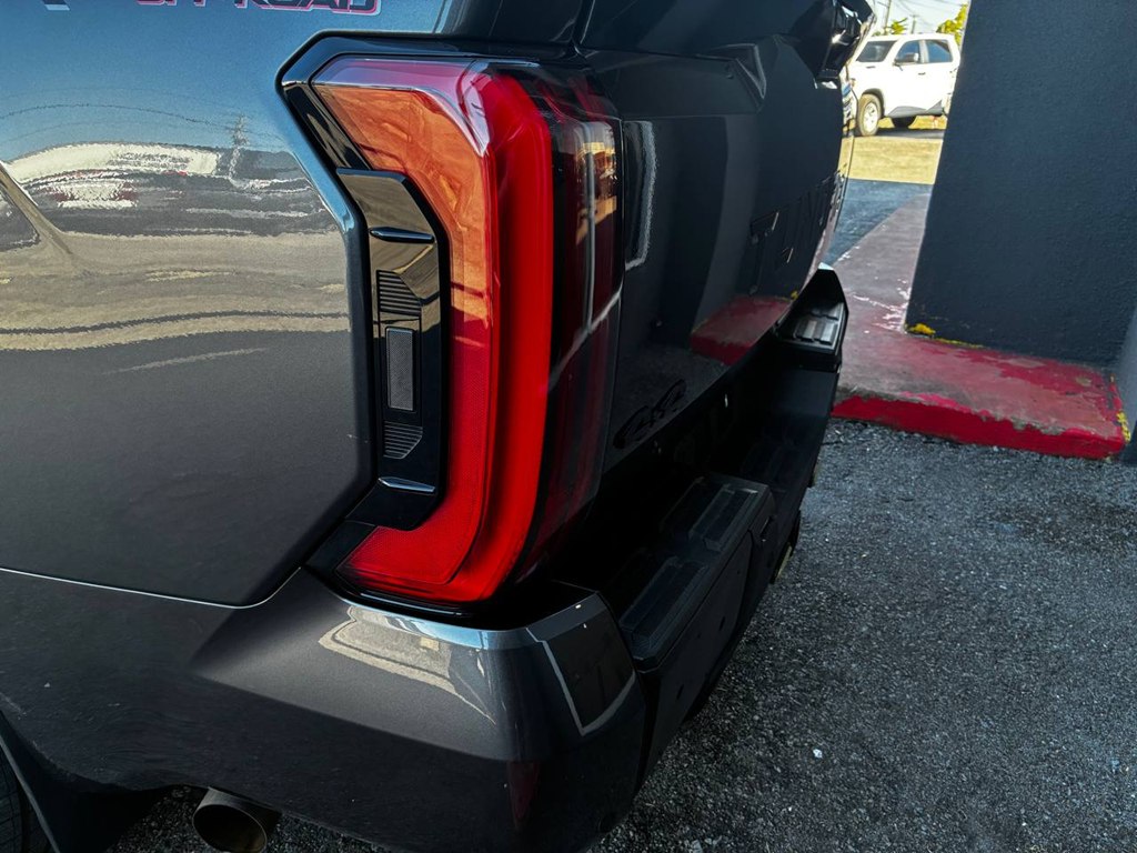 Photo 33 of this TOYOTA TUNDRA