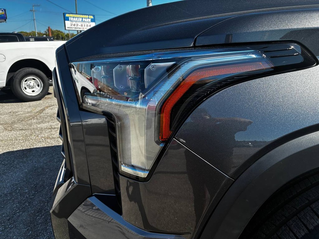 Photo 31 of this TOYOTA TUNDRA