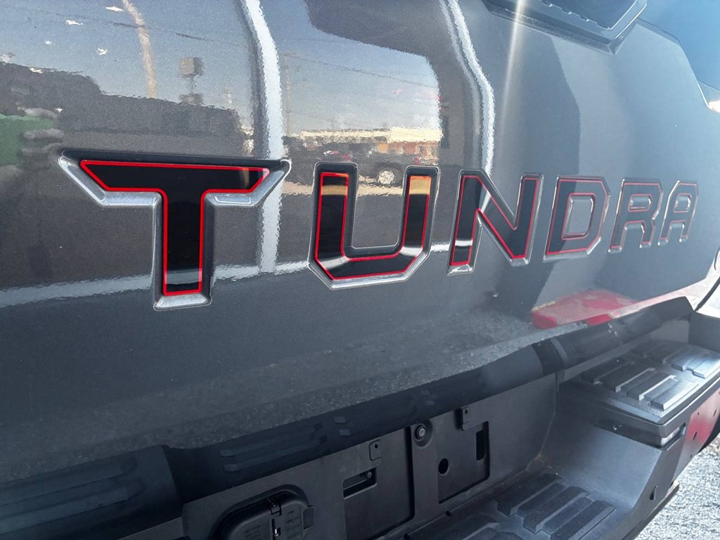 Photo 36 of this TOYOTA TUNDRA