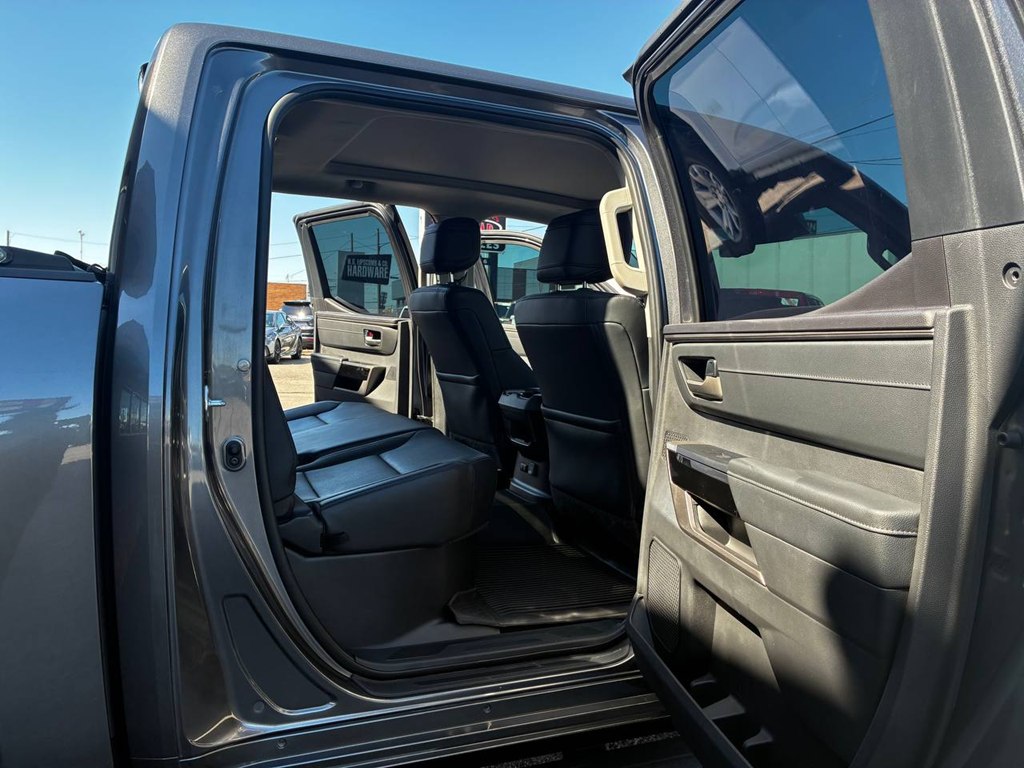 Photo 12 of this TOYOTA TUNDRA