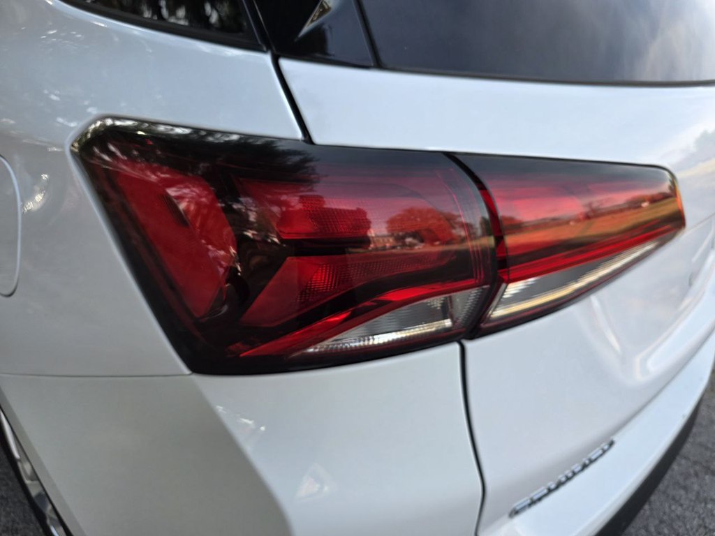 Photo 16 of this CHEVROLET EQUINOX