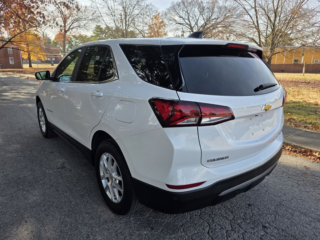 Photo 4 of this CHEVROLET EQUINOX