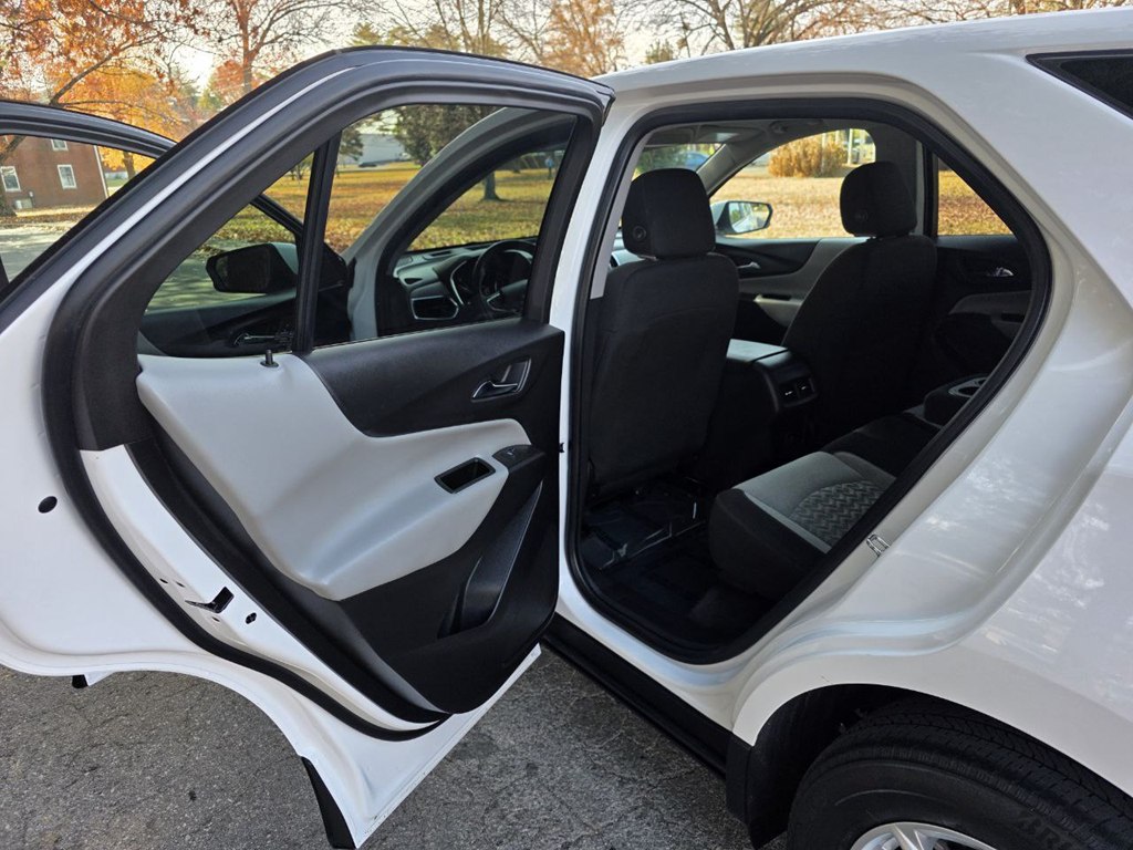 Photo 11 of this CHEVROLET EQUINOX