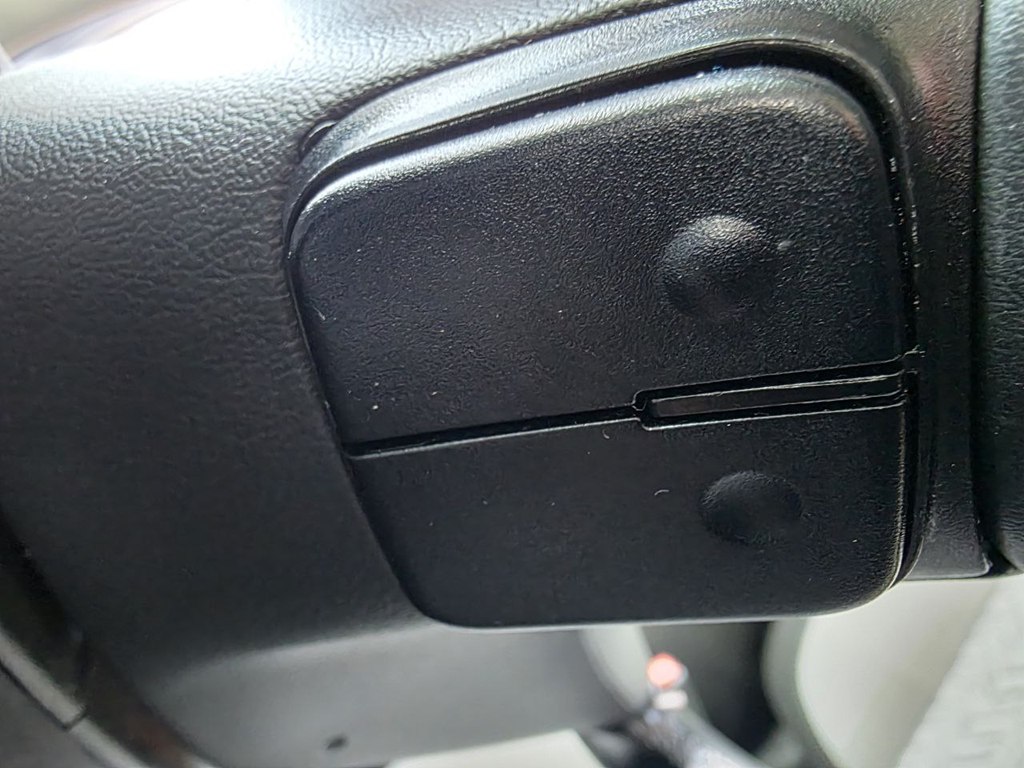 Photo 26 of this CHEVROLET EQUINOX