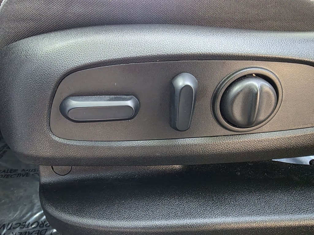 Photo 28 of this CHEVROLET EQUINOX