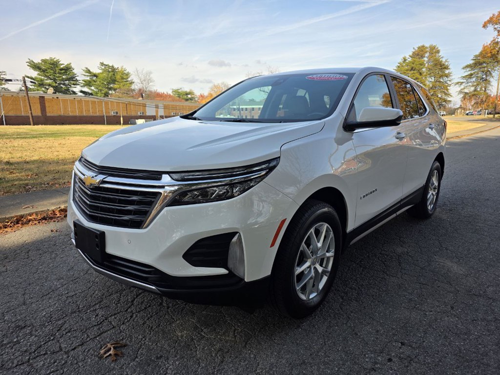 Photo 2 of this CHEVROLET EQUINOX