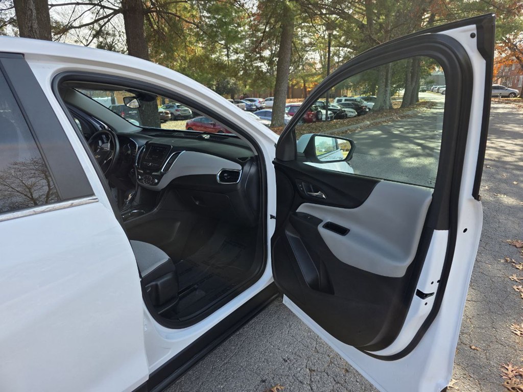 Photo 12 of this CHEVROLET EQUINOX