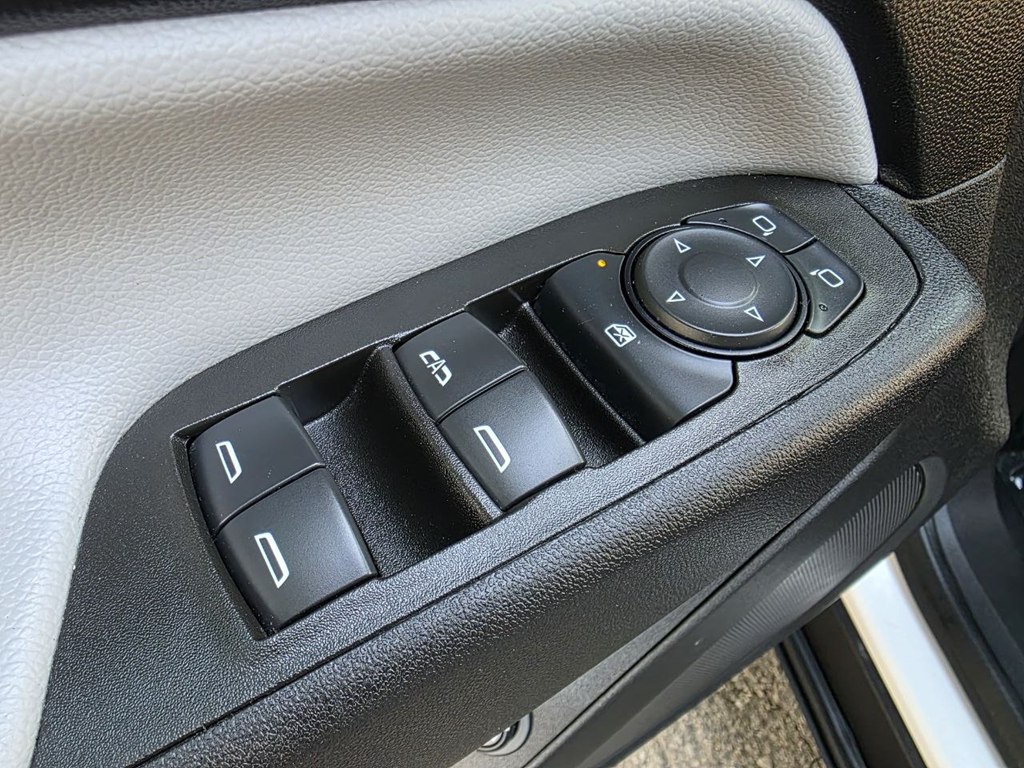 Photo 15 of this CHEVROLET EQUINOX
