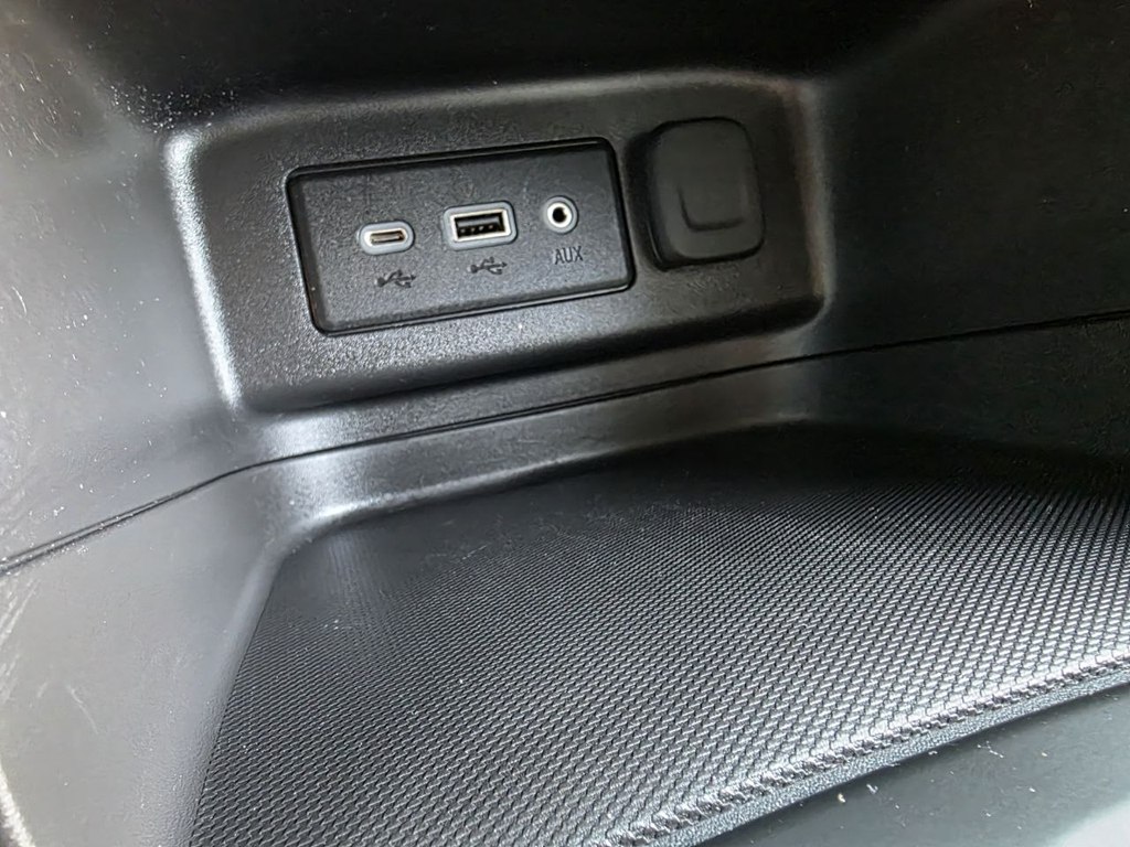Photo 19 of this CHEVROLET EQUINOX