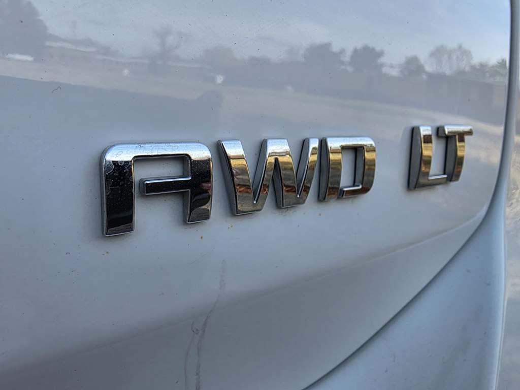 Photo 36 of this CHEVROLET EQUINOX