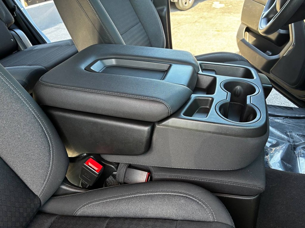 Photo 32 of this CHEVROLET TAHOE