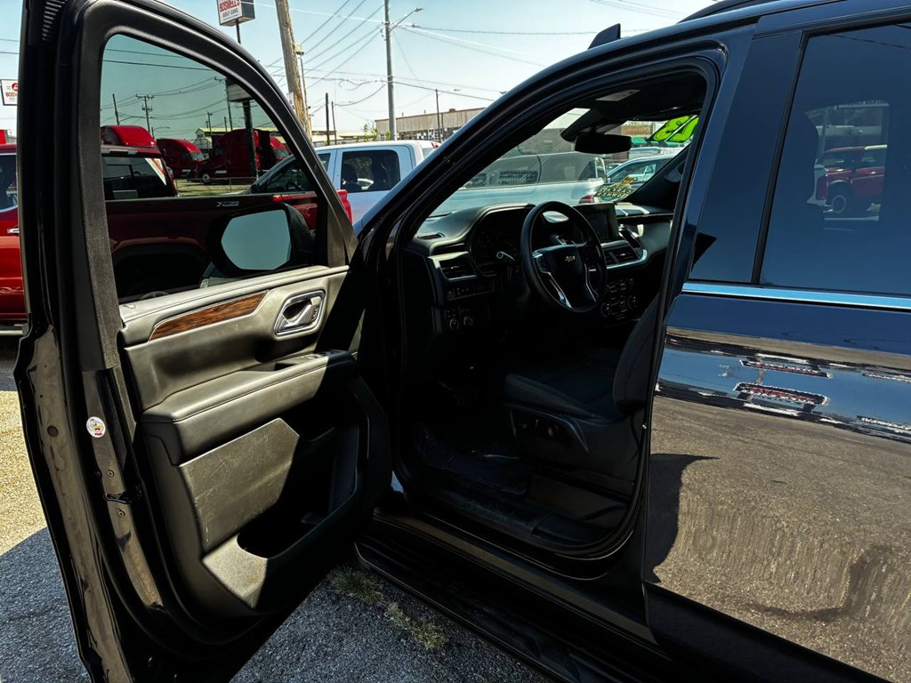 Photo 9 of this CHEVROLET TAHOE