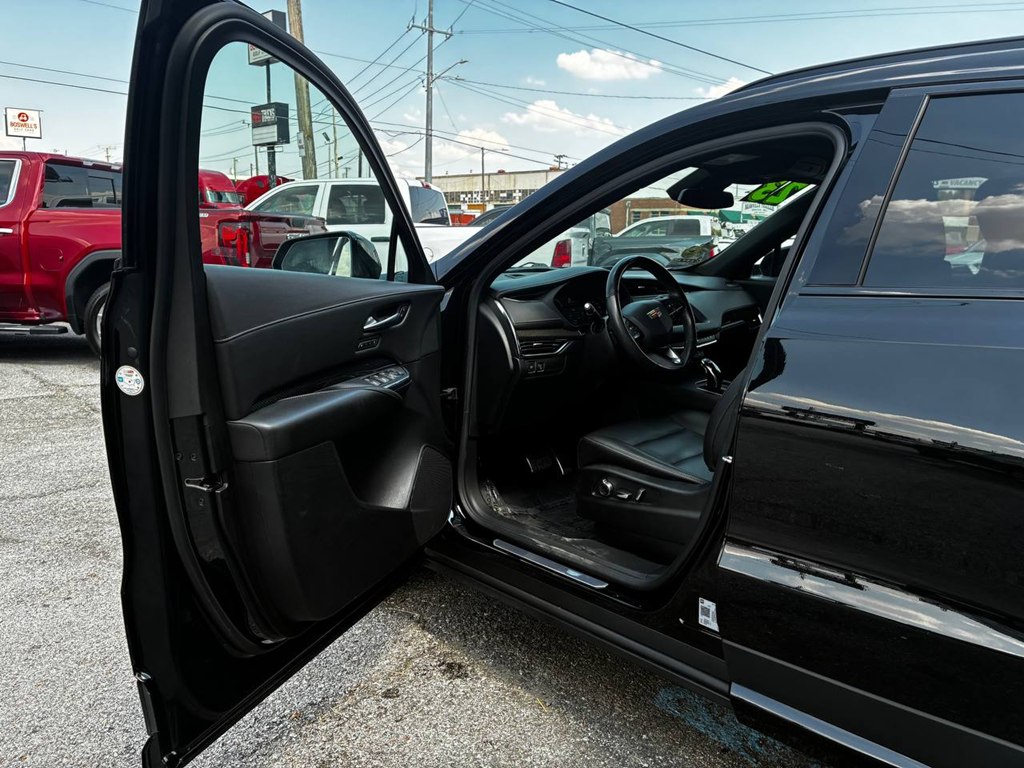 Photo 11 of this CADILLAC XT4