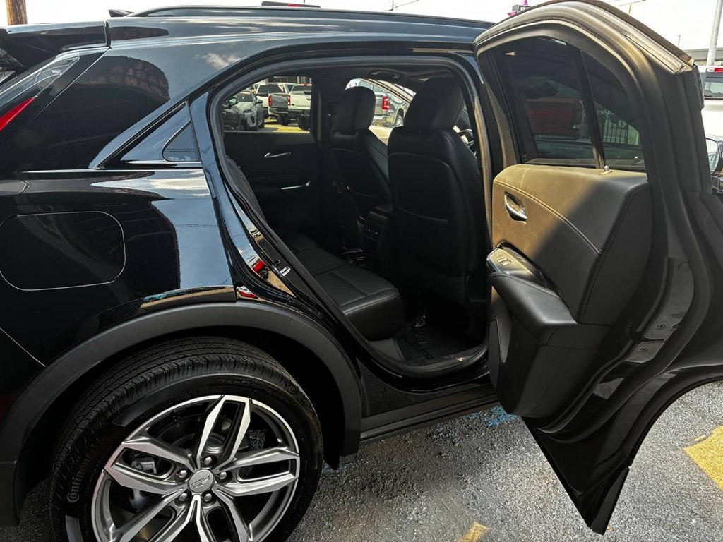 Photo 13 of this CADILLAC XT4