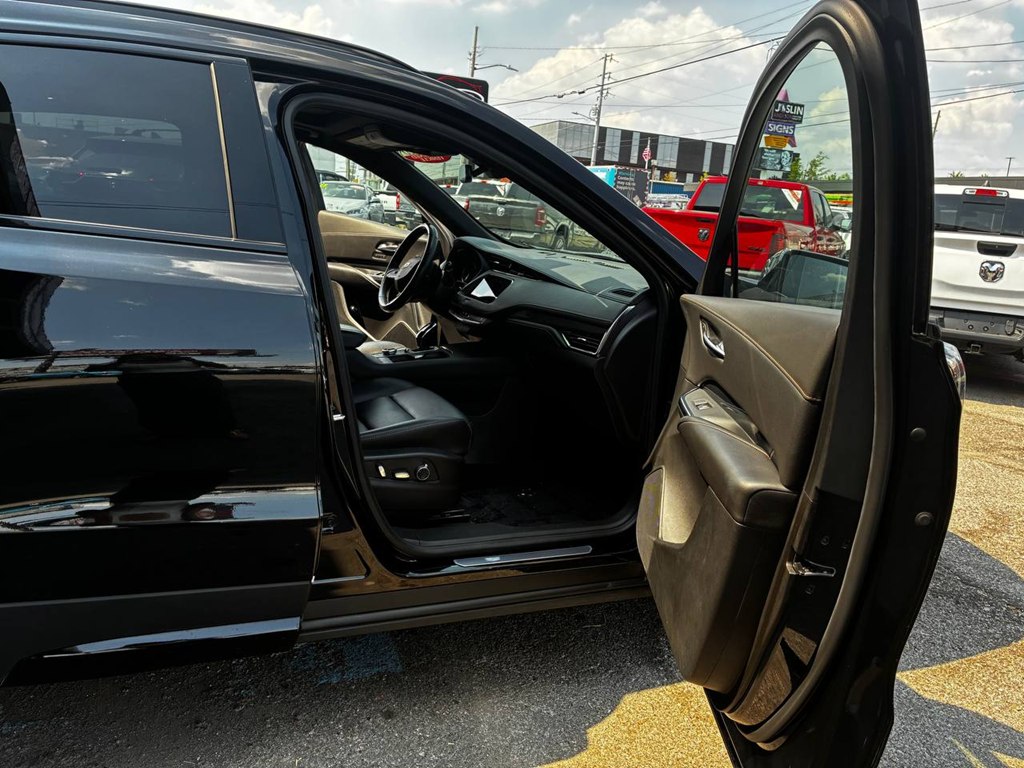 Photo 14 of this CADILLAC XT4