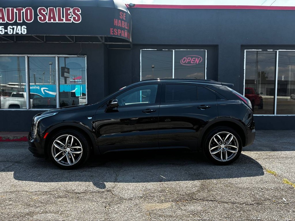 Photo 2 of this CADILLAC XT4
