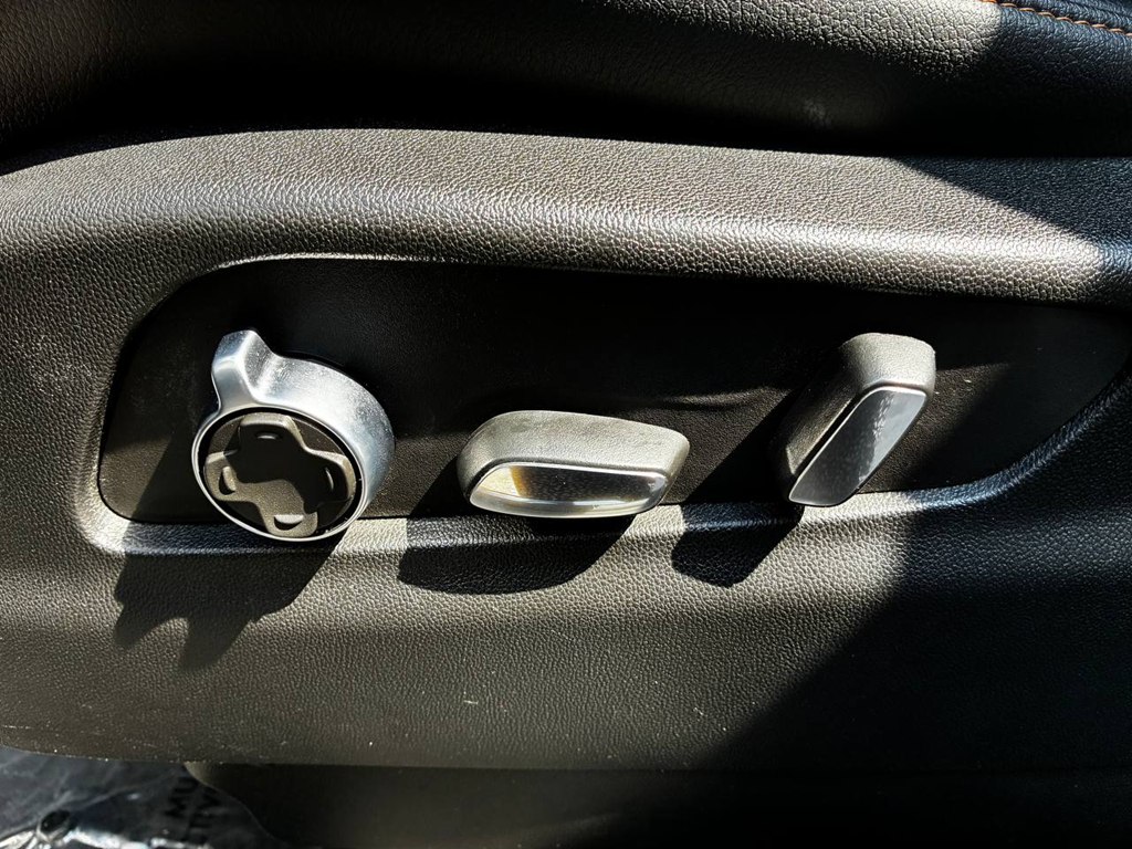 Photo 16 of this CADILLAC XT4