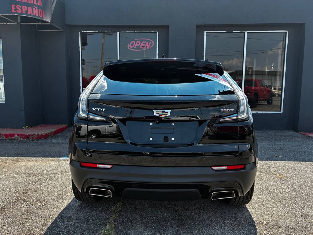 Photo 5 of this CADILLAC XT4
