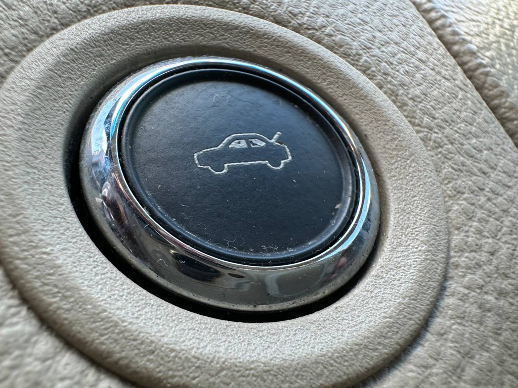 Photo 34 of this FORD TAURUS