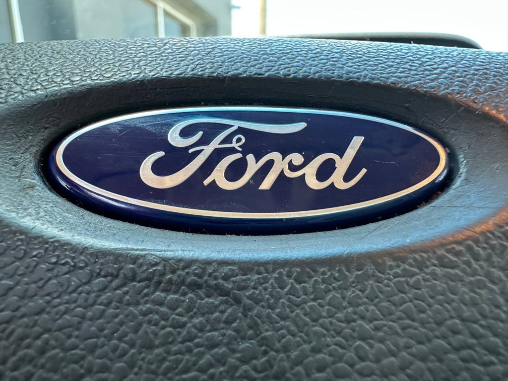 Photo 28 of this FORD TAURUS