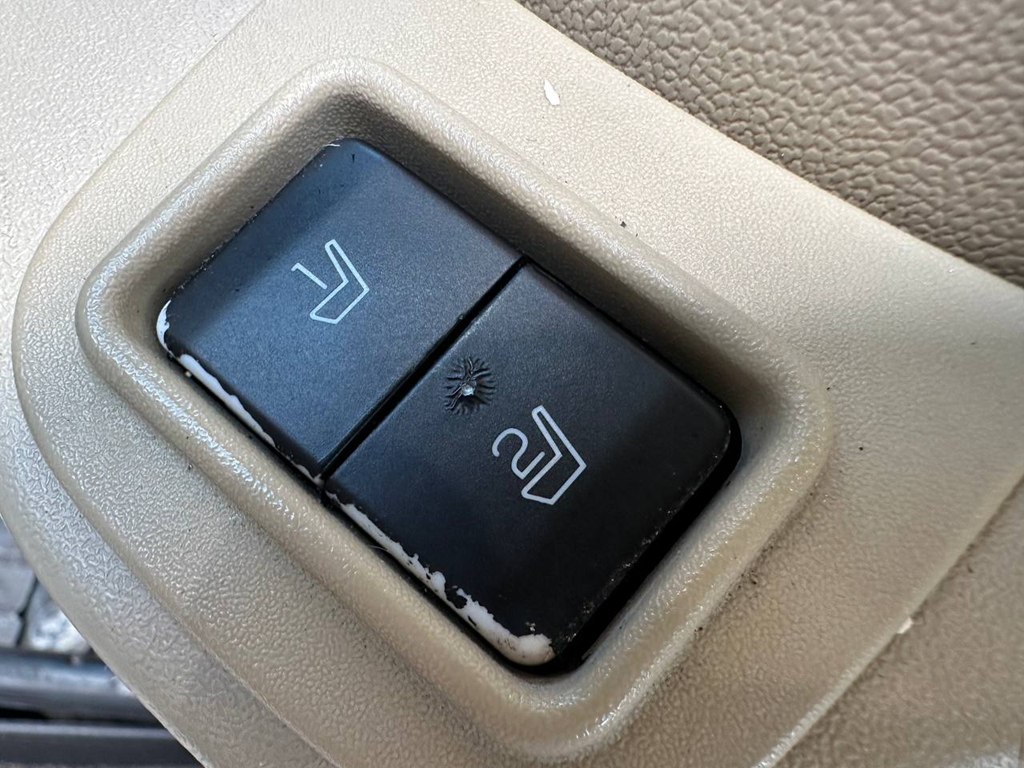 Photo 35 of this FORD TAURUS