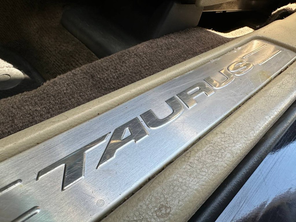 Photo 36 of this FORD TAURUS