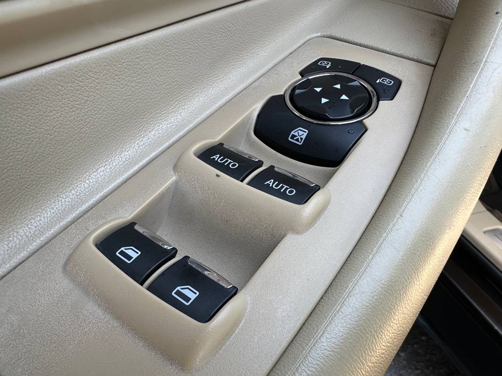 Photo 14 of this FORD TAURUS