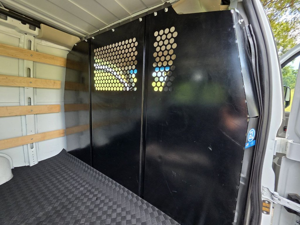 Photo 35 of this GMC SAVANA