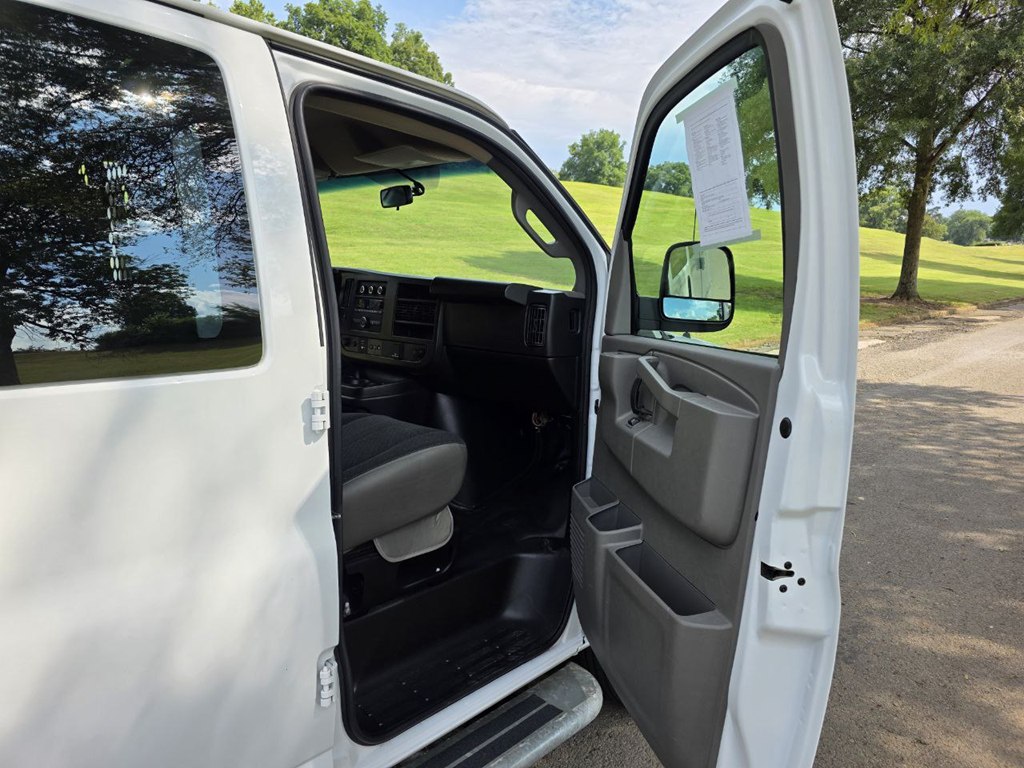 Photo 9 of this GMC SAVANA