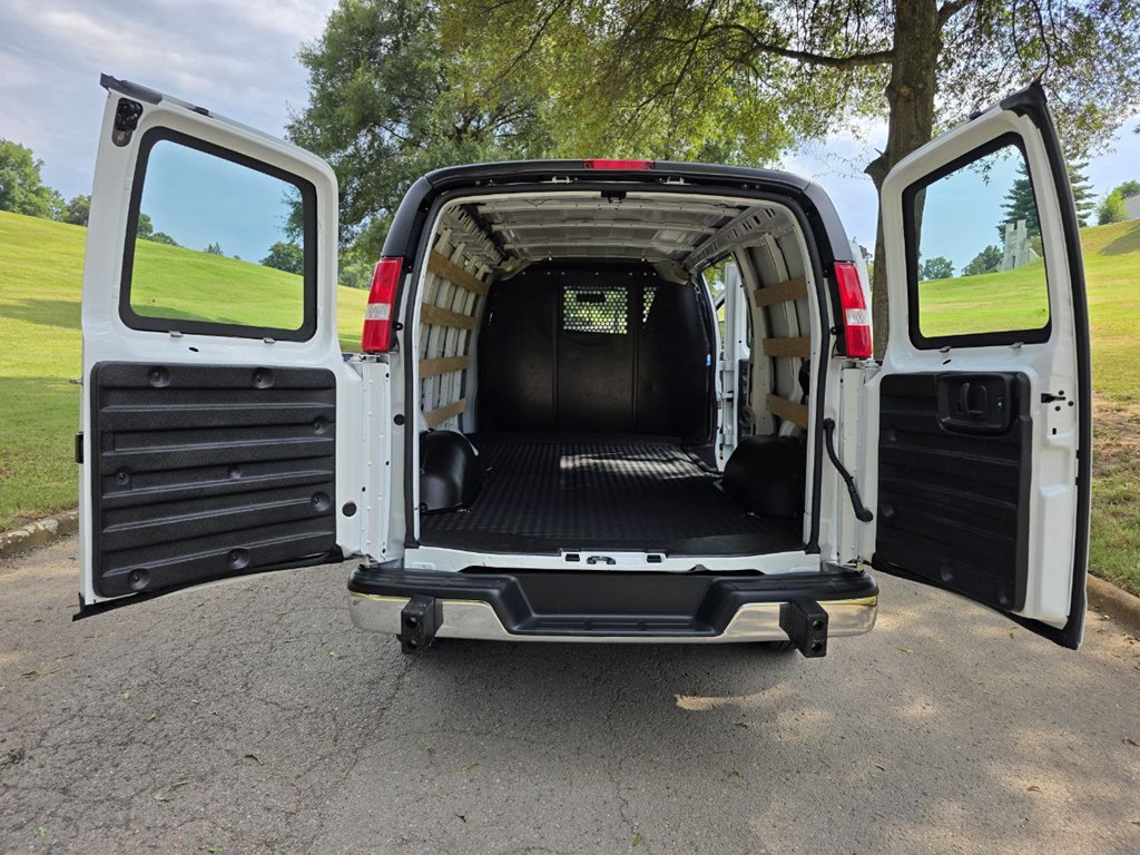 Photo 37 of this GMC SAVANA