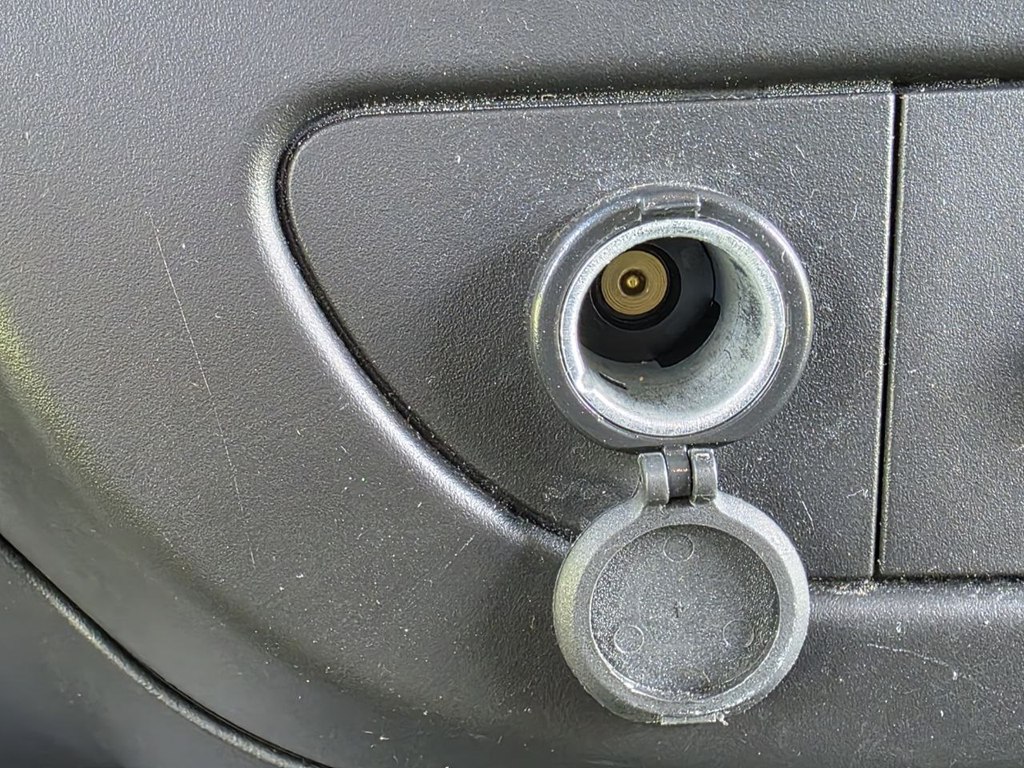 Photo 18 of this GMC SAVANA