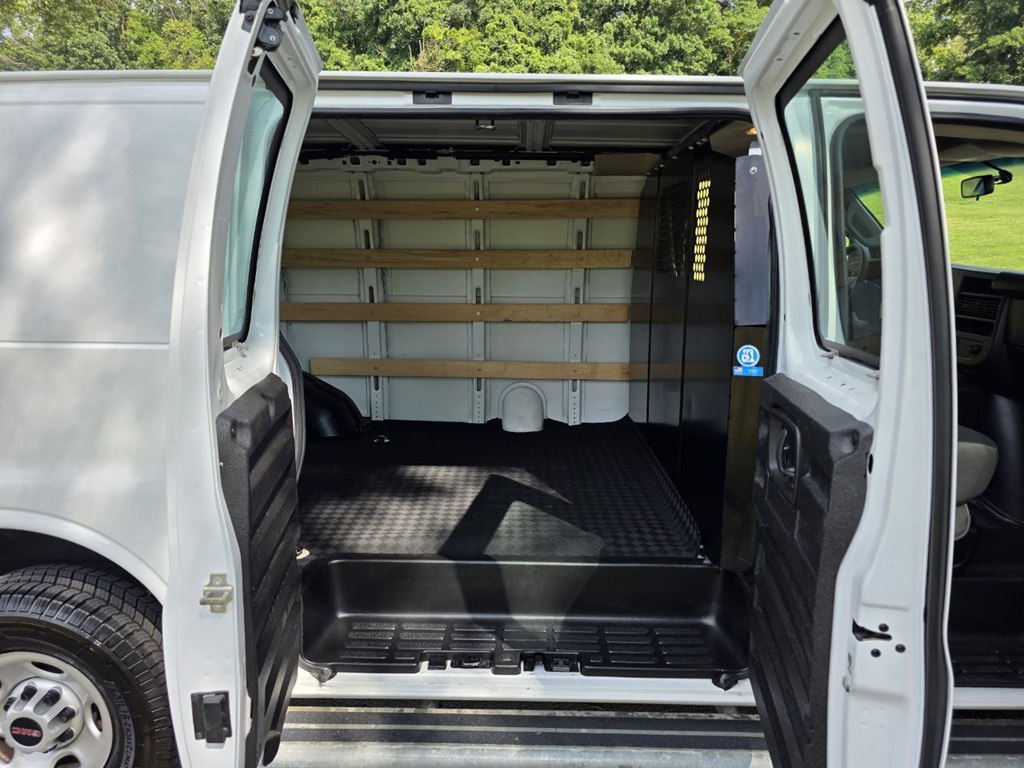 Photo 34 of this GMC SAVANA