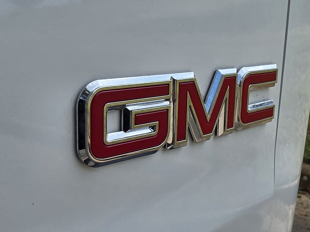 Photo 49 of this GMC SAVANA