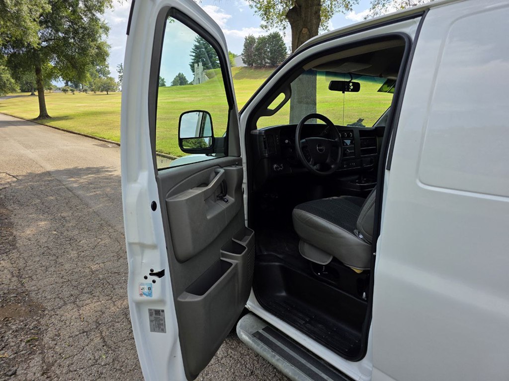 Photo 8 of this GMC SAVANA