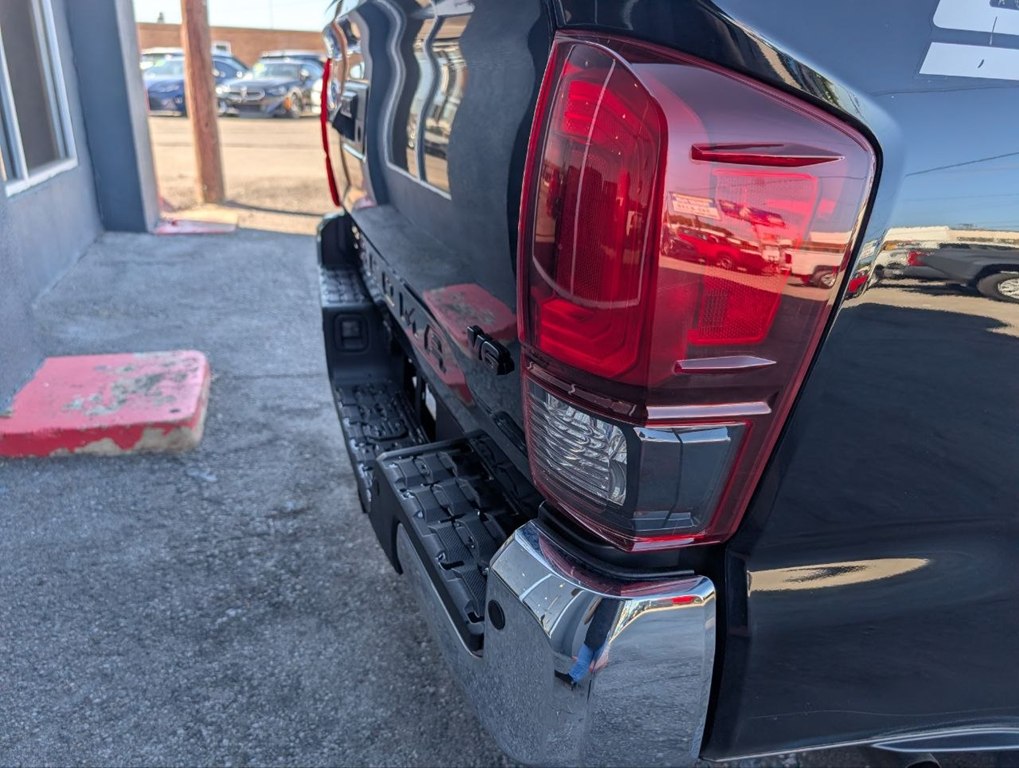 Photo 34 of this TOYOTA TACOMA