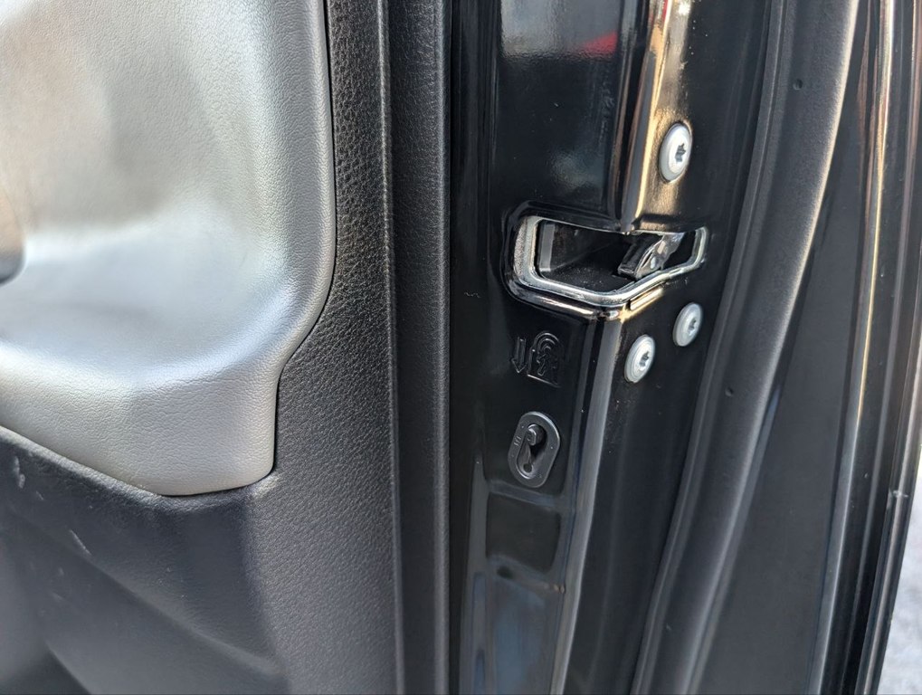 Photo 35 of this TOYOTA TACOMA