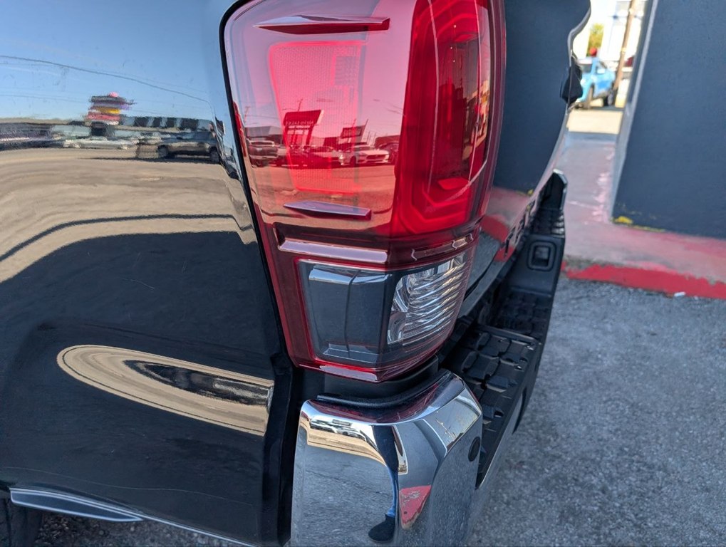 Photo 30 of this TOYOTA TACOMA