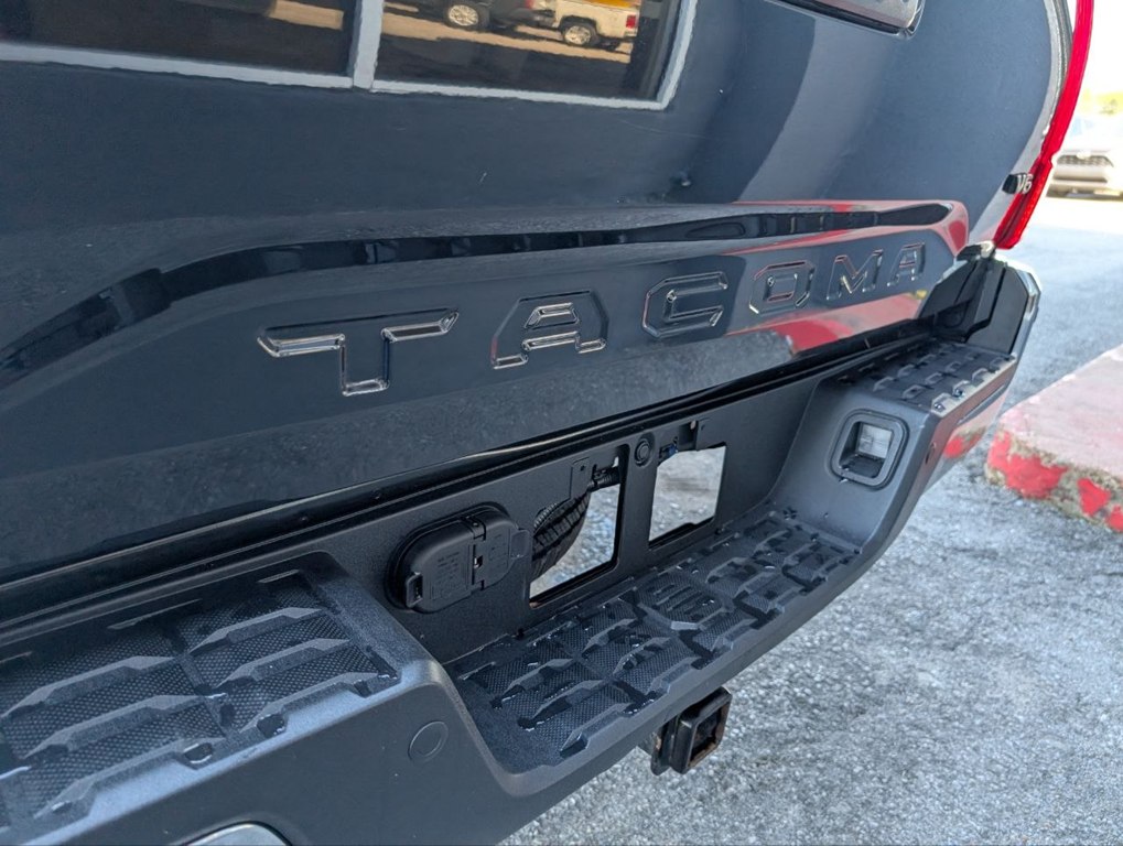 Photo 31 of this TOYOTA TACOMA