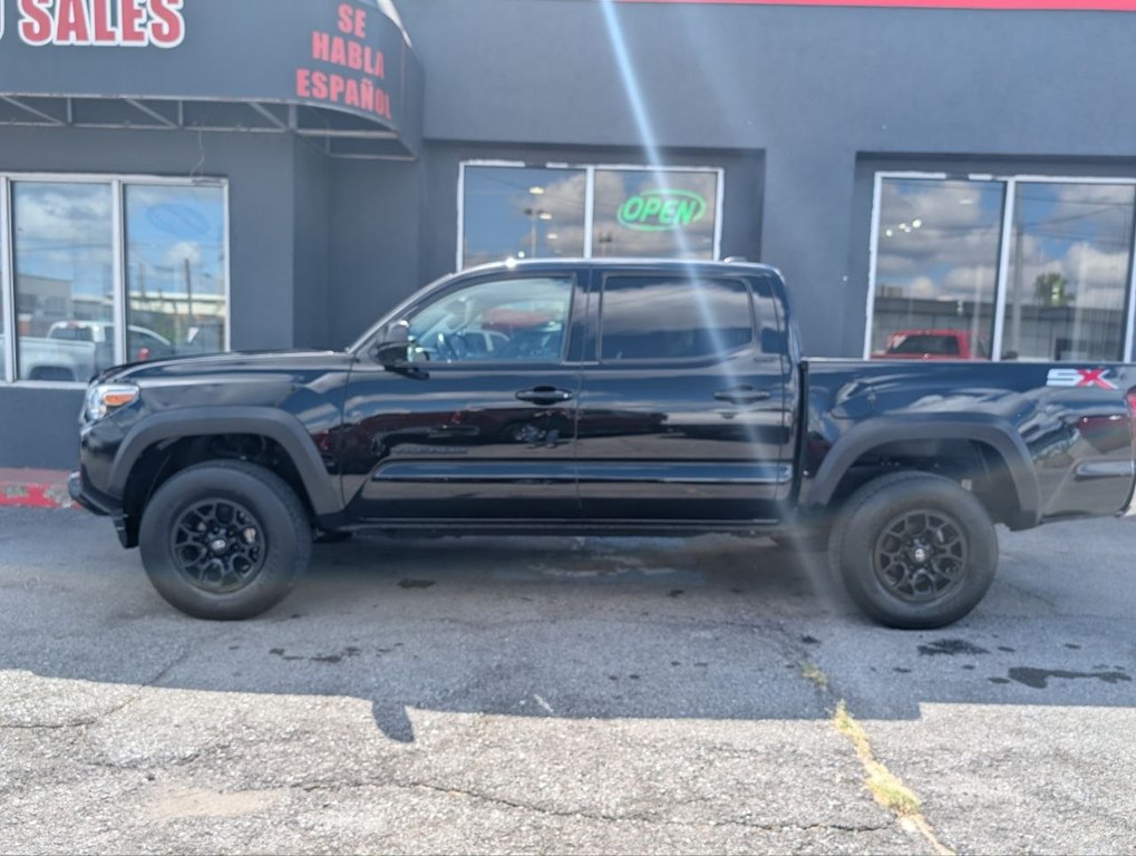 Photo 2 of this TOYOTA TACOMA