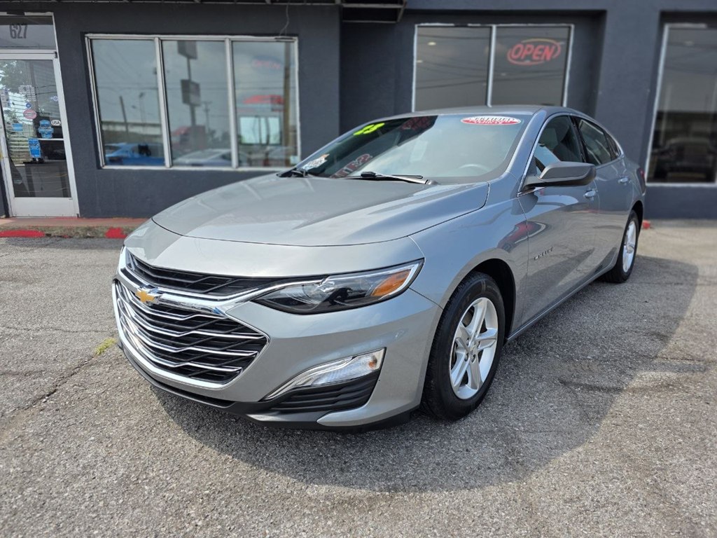 Photo 2 of this CHEVROLET MALIBU