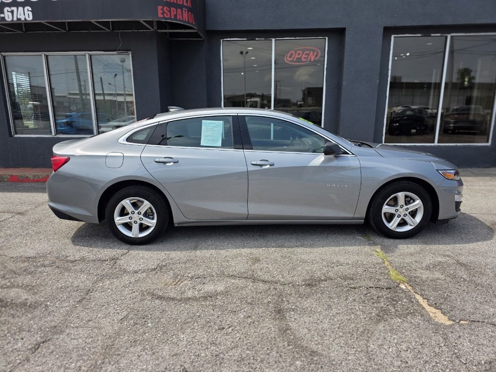 Photo 7 of this CHEVROLET MALIBU