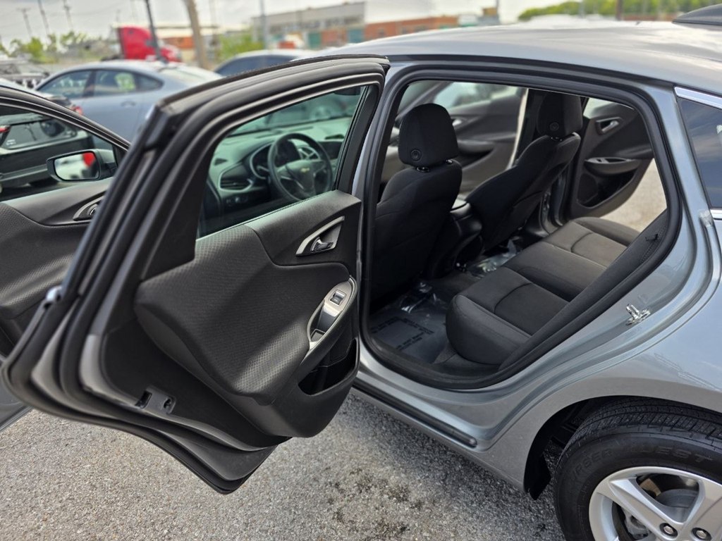 Photo 15 of this CHEVROLET MALIBU